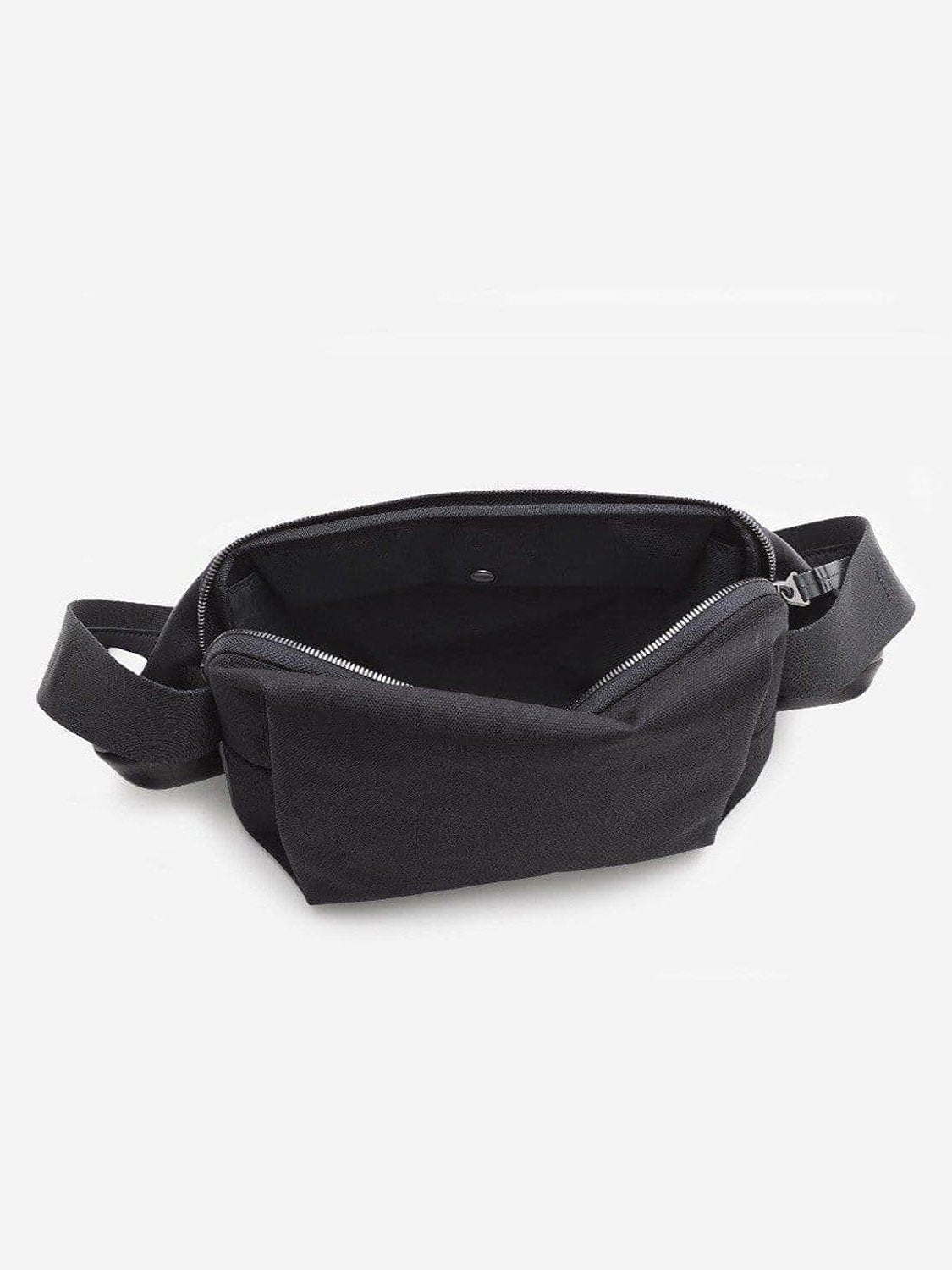 Isarau M Alias Leather Black