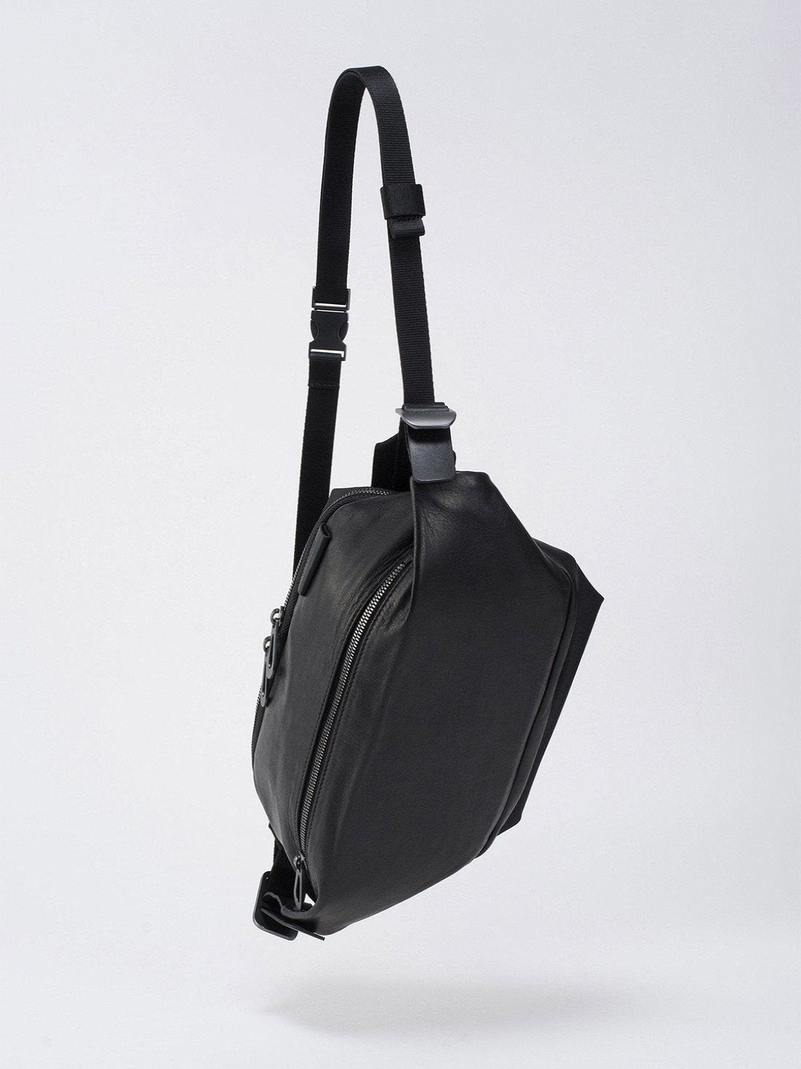 Isarau M Alias Leather Black