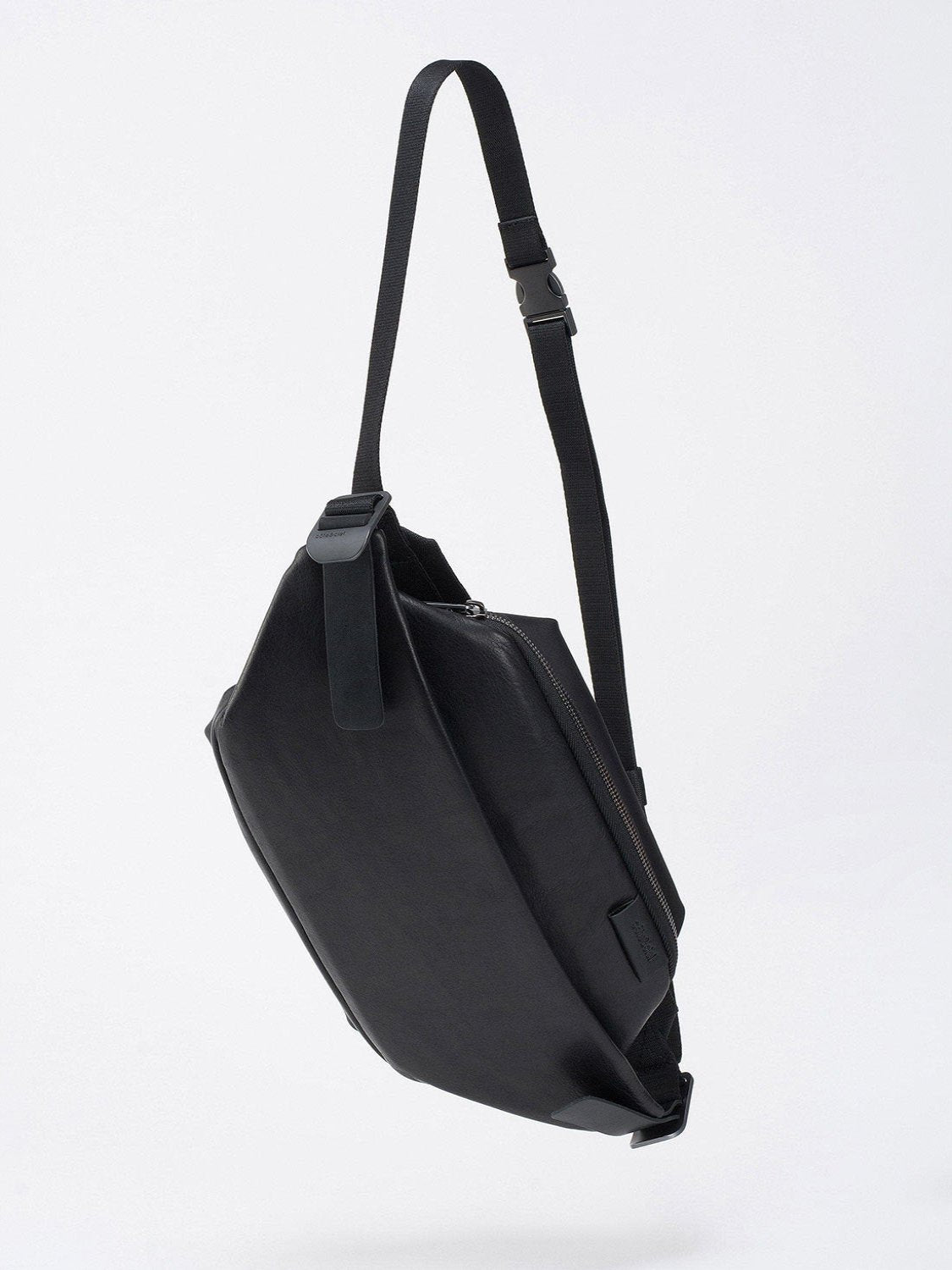 Isarau M Alias Leather Black