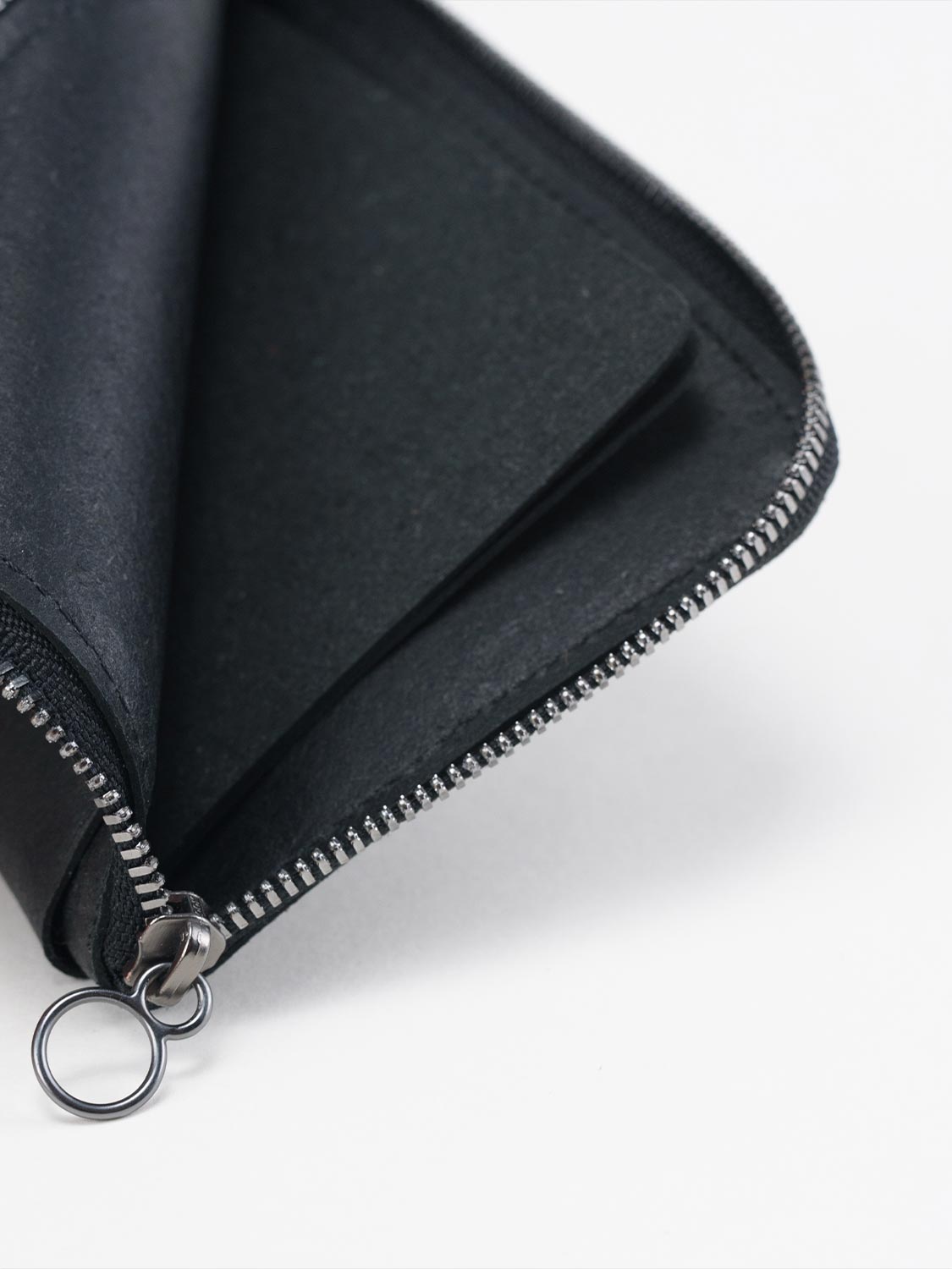 Zippered Wallet L Recycled Leather Black