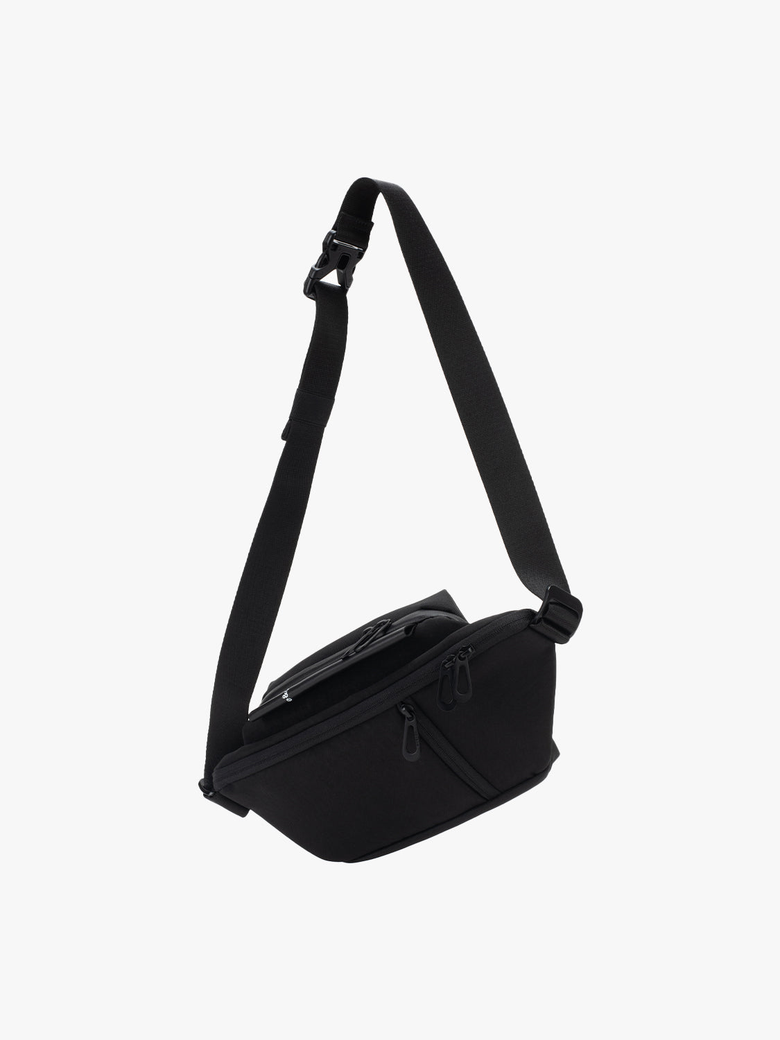Isarau S Round Carbon Black