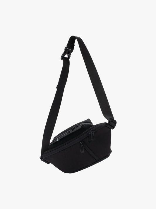 Isarau S Round Carbon Black