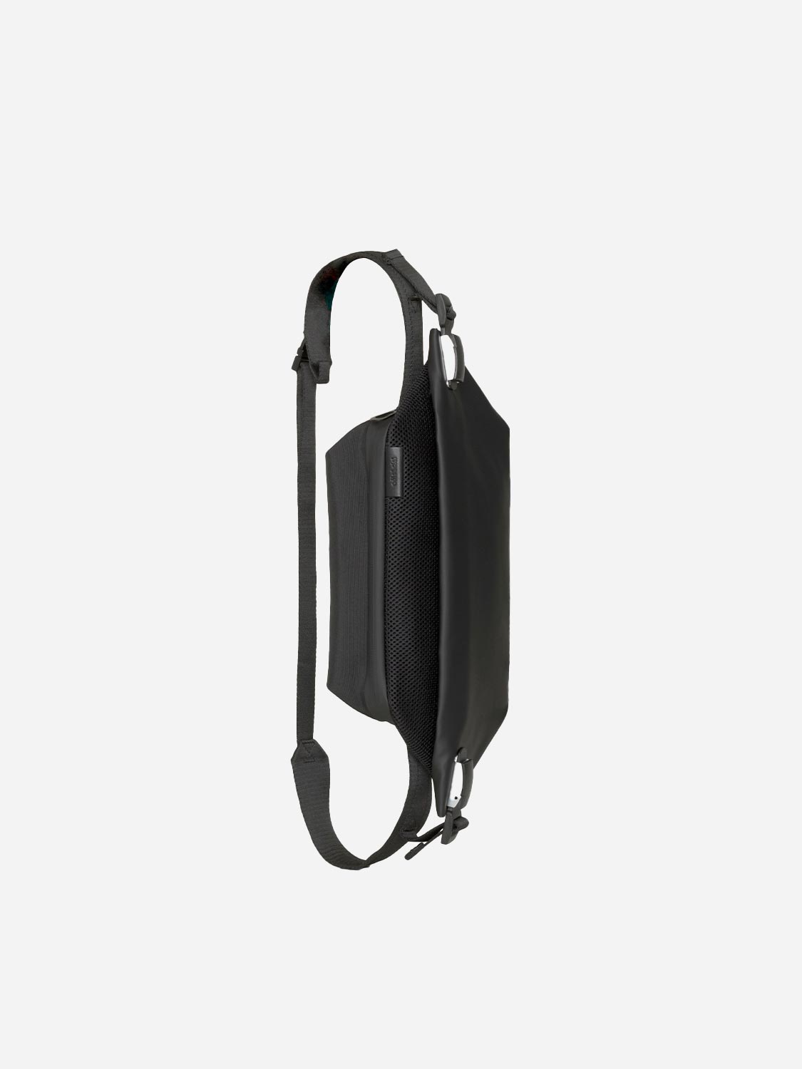 Isarau M Obsidian Black