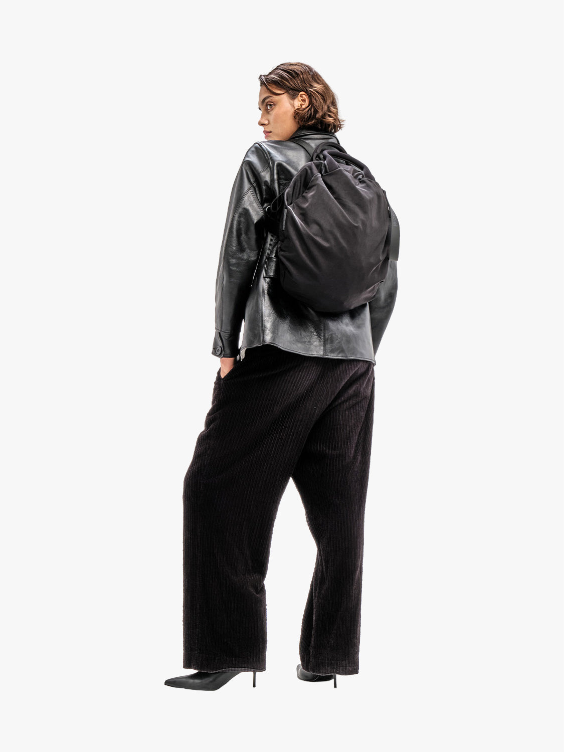 cote et ciel leather backpack Isar S EcoYarn Black Three external pockets sit between and beside the straps cte&ciel | Moselle Smooth Black