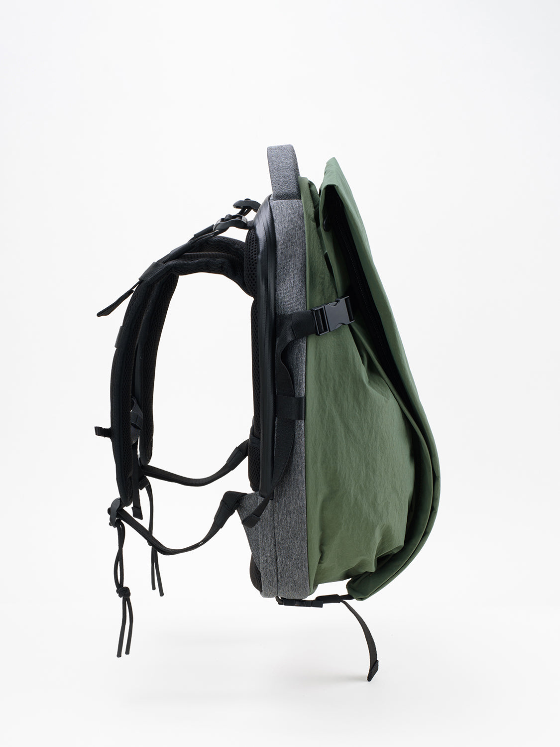 Isar M Komatsu Onibegie Nylon Olive Green