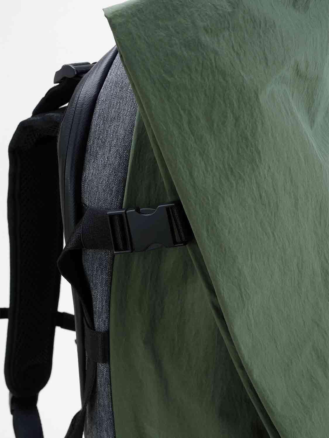 Isar M Komatsu Onibegie Nylon Olive Green