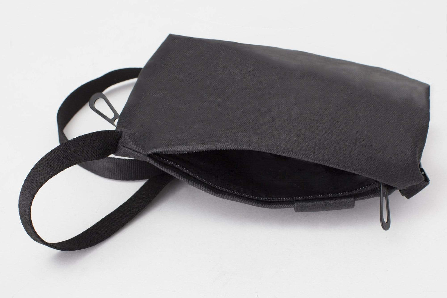 Cote&Ciel Inn Crossbody Bag | Black Coated Canvas - Medium